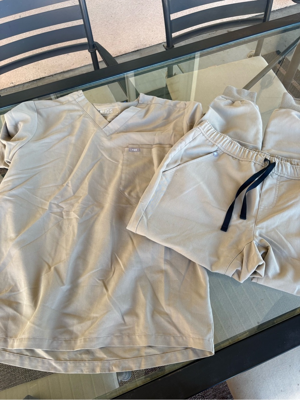FIGS Medium Top, S/S Jogger Bottoms Sandstone EUC